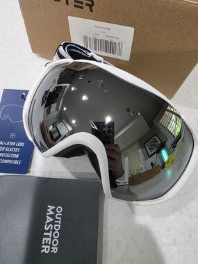 Outdoor Master Men’s White Snow Goggles with Silver Lens